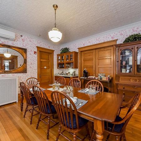 Harrison House Bed & Breakfast Нэпервилл Экстерьер фото