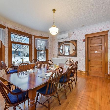 Harrison House Bed & Breakfast Нэпервилл Экстерьер фото
