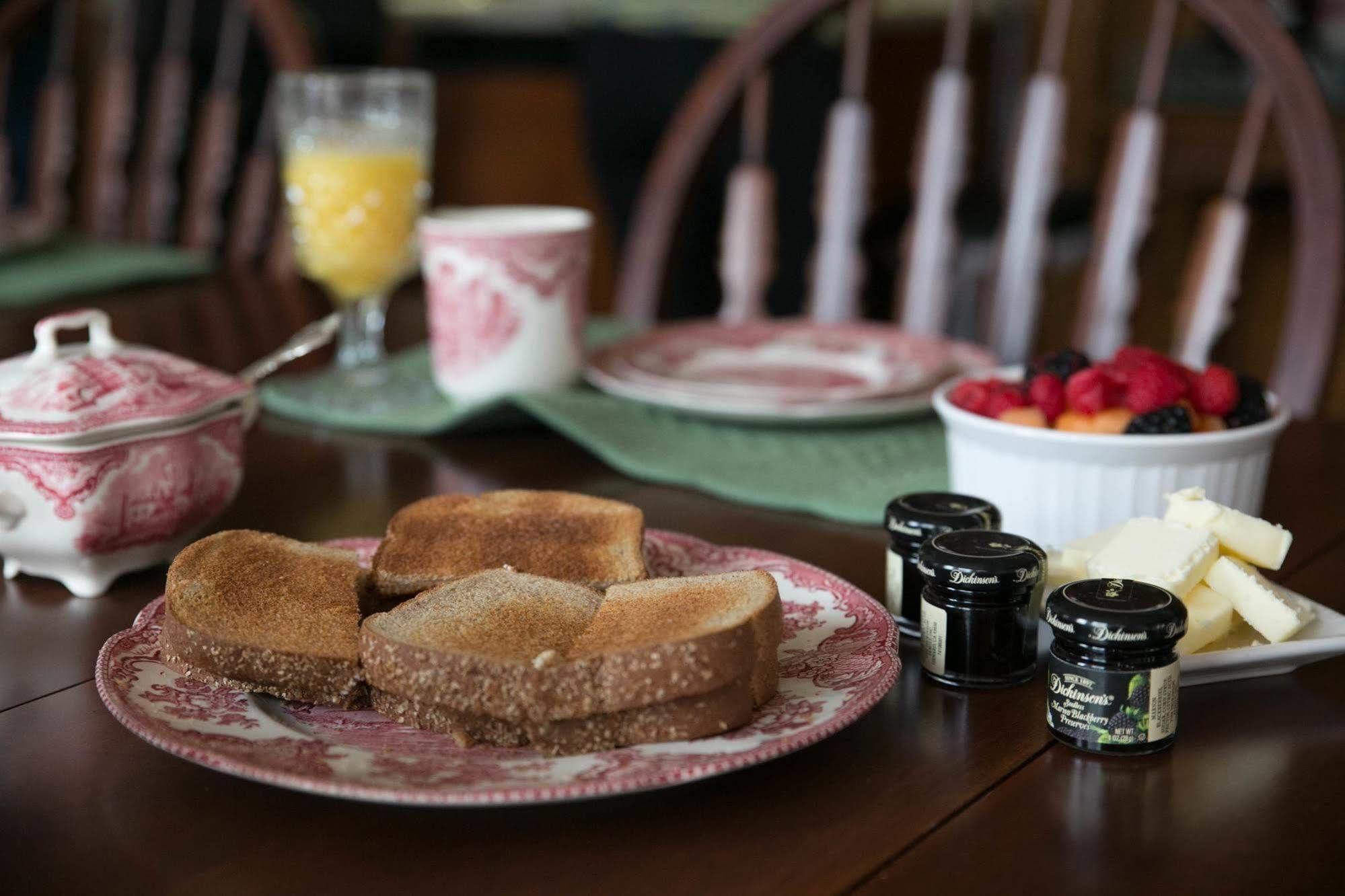 Harrison House Bed & Breakfast Нэпервилл Экстерьер фото