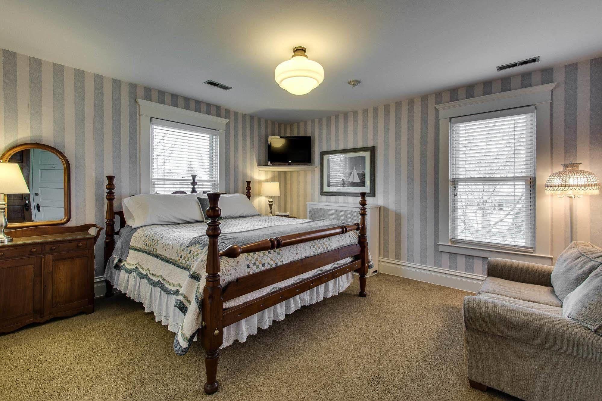 Harrison House Bed & Breakfast Нэпервилл Экстерьер фото