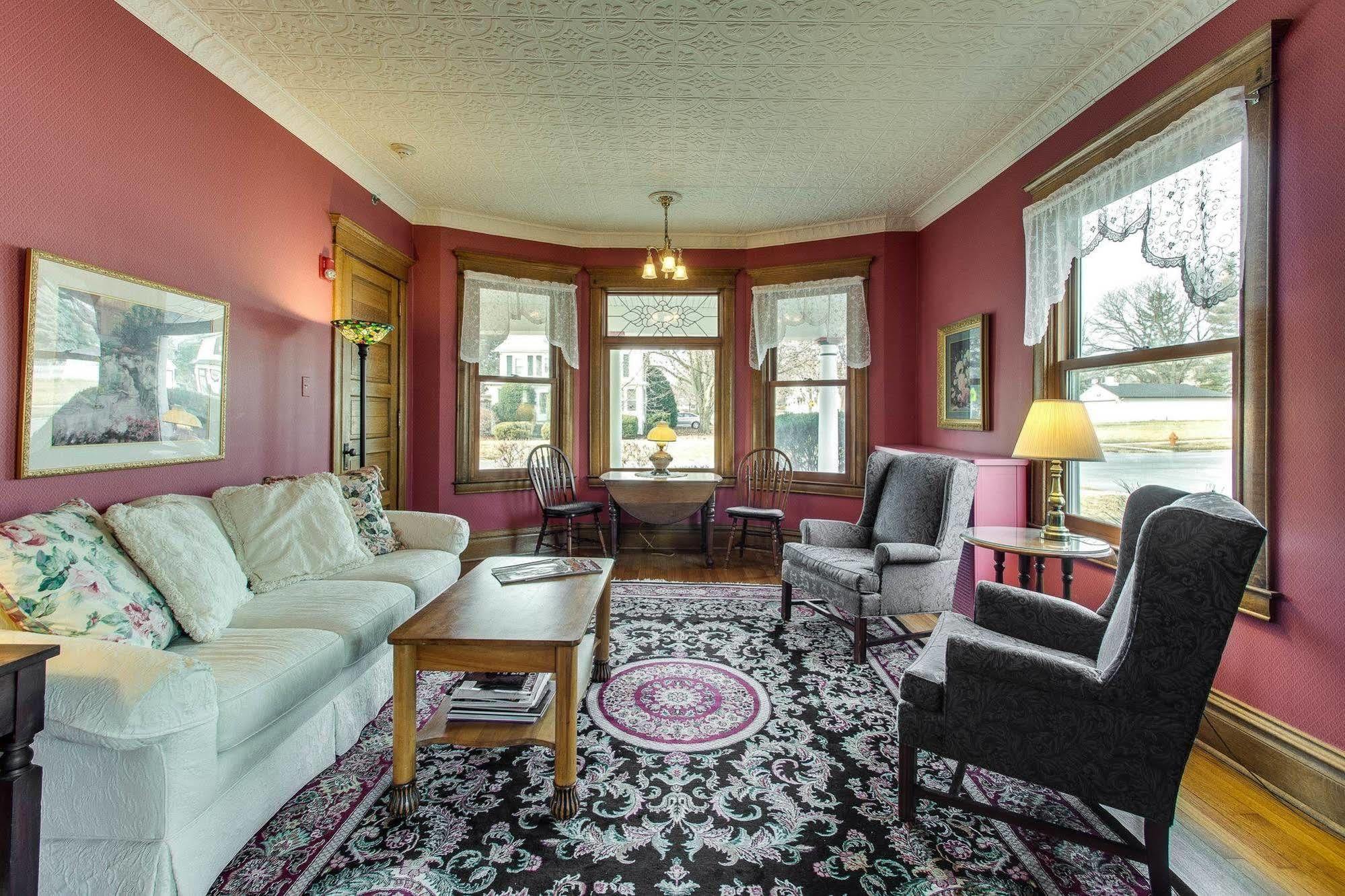 Harrison House Bed & Breakfast Нэпервилл Экстерьер фото