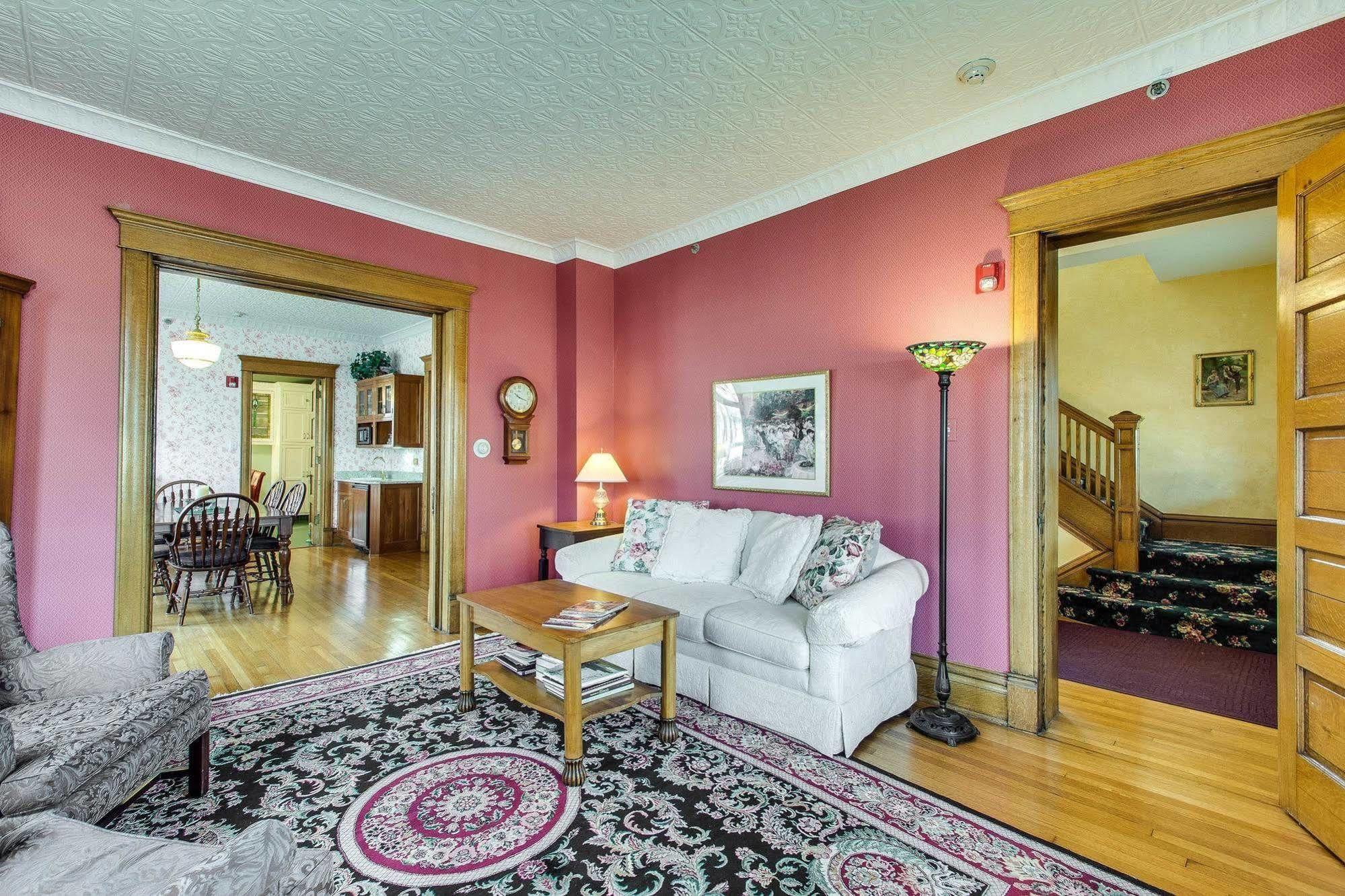 Harrison House Bed & Breakfast Нэпервилл Экстерьер фото