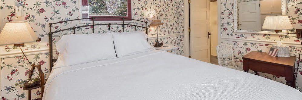 Harrison House Bed & Breakfast Нэпервилл Экстерьер фото