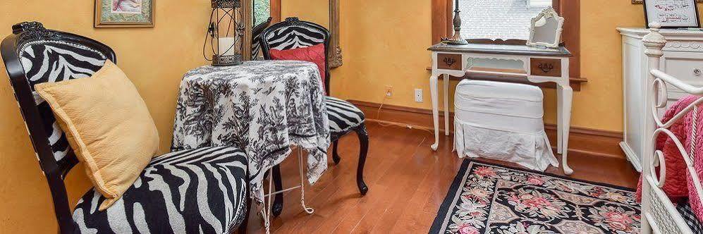 Harrison House Bed & Breakfast Нэпервилл Экстерьер фото