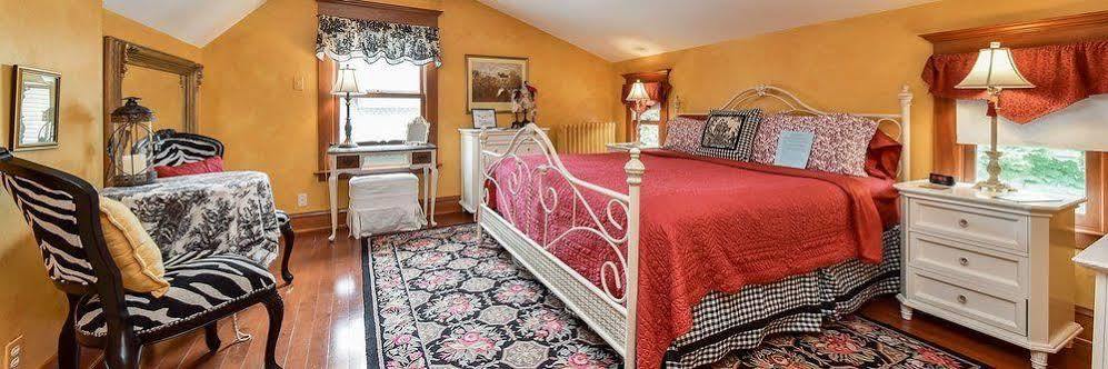 Harrison House Bed & Breakfast Нэпервилл Экстерьер фото