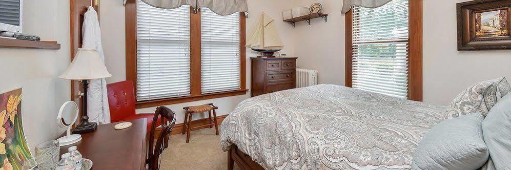 Harrison House Bed & Breakfast Нэпервилл Экстерьер фото