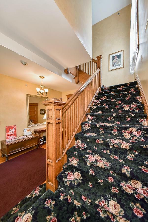 Harrison House Bed & Breakfast Нэпервилл Экстерьер фото
