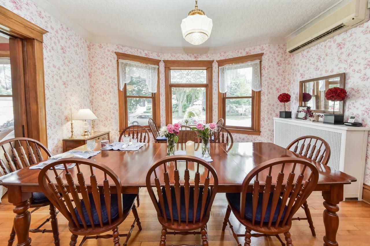 Harrison House Bed & Breakfast Нэпервилл Экстерьер фото