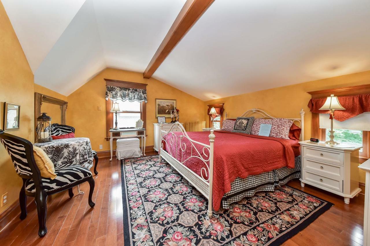 Harrison House Bed & Breakfast Нэпервилл Экстерьер фото