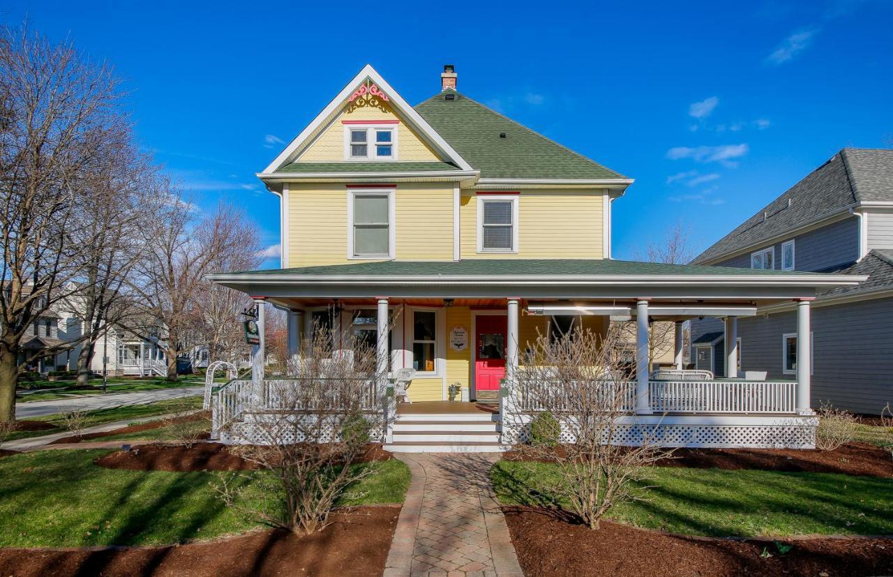Harrison House Bed & Breakfast Нэпервилл Экстерьер фото